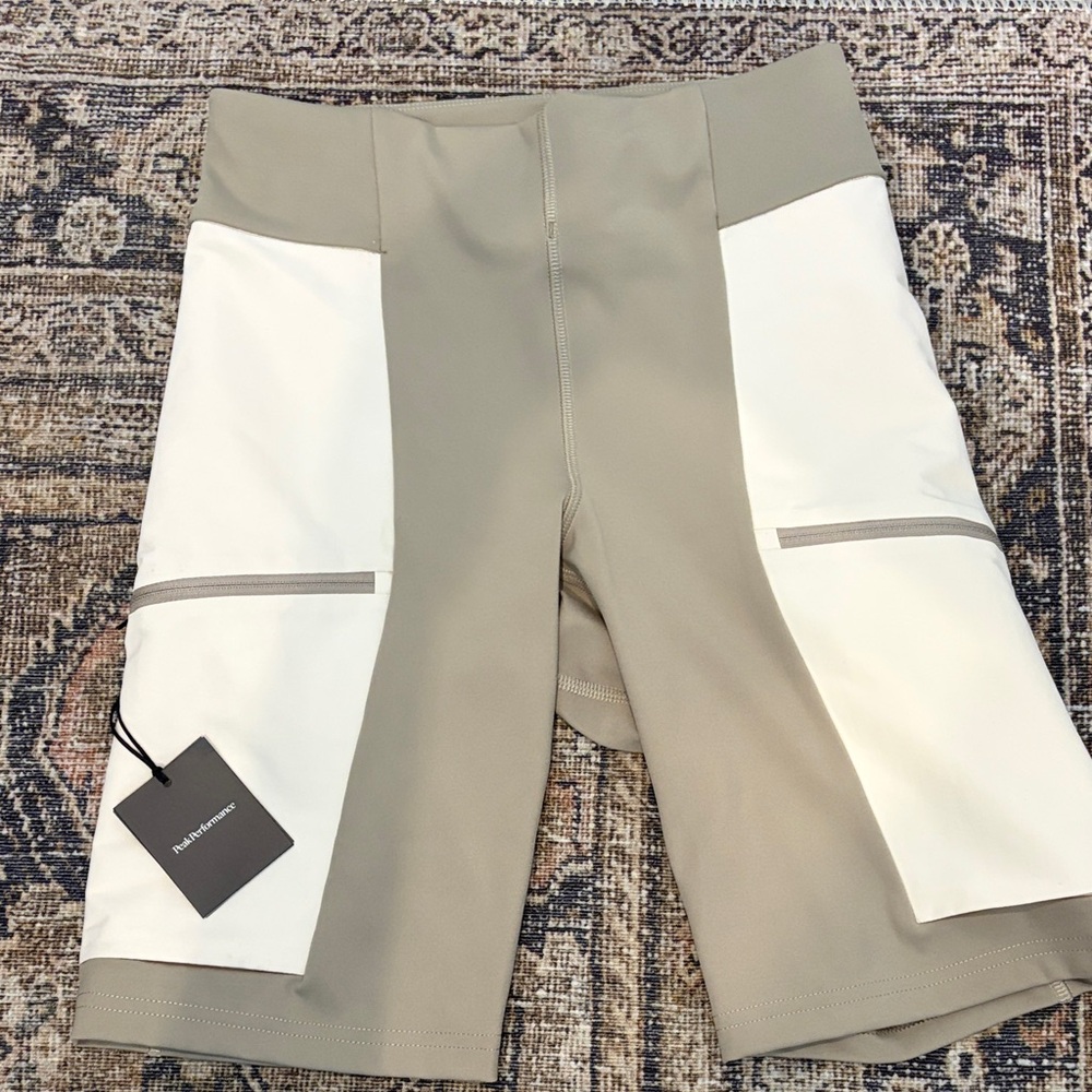 Peak Performance Neutral Two-Tone Women’s Performance Shorts with White Panels